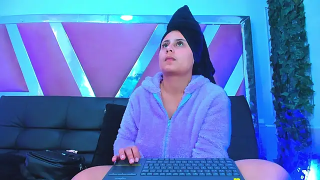 AbbyTaylorr online show from February 21, 6:31 pm