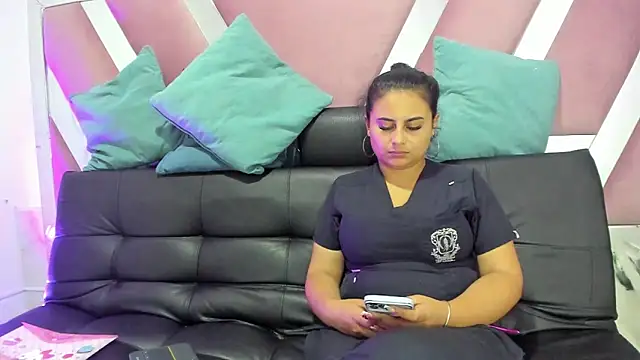 AbbyTaylorr online show from April 16, 1:17 am