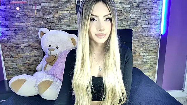 Snapshot of ale_lovee chatting on February 19, 2:33 am ale lovee online show from February 19, 2:33 am