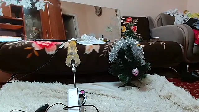 Snapshot of AlinasissyXX chatting on December 21, 8:10 pm AlinasissyXX online show from December 21, 8:10 pm