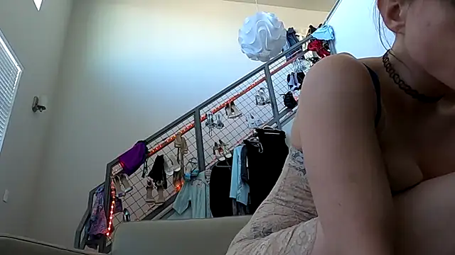 Snapshot of TheDaisyChaos chatting on January 6, 7:56 pm TheDaisyChaos online show from January 6, 7:56 pm