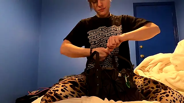 Snapshot of TheDaisyChaos chatting on March 9, 3:11 am TheDaisyChaos online show from March 9, 3:11 am