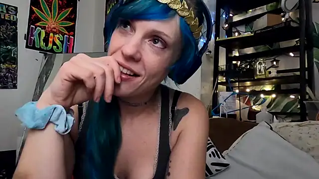 Snapshot of TheDaisyChaos chatting on November 17, 2:06 am TheDaisyChaos online show from November 17, 2:06 am