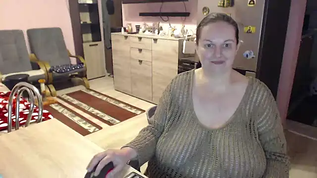 Snapshot of BustyLadyAlma chatting on December 2, 6:41 am BustyLadyAlma online show from December 2, 6:41 am