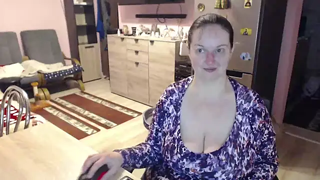 Snapshot of BustyLadyAlma chatting on February 11, 5:37 am BustyLadyAlma online show from February 11, 5:37 am