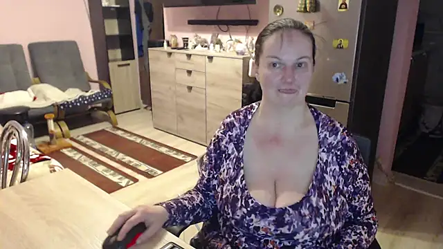 Snapshot of BustyLadyAlma chatting on February 22, 5:12 am BustyLadyAlma online show from February 22, 5:12 am