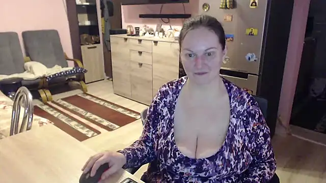 Snapshot of BustyLadyAlma chatting on March 20, 5:35 am BustyLadyAlma online show from March 20, 5:35 am