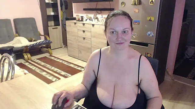 Snapshot of BustyLadyAlma chatting on March 22, 5:28 am BustyLadyAlma online show from March 22, 5:28 am