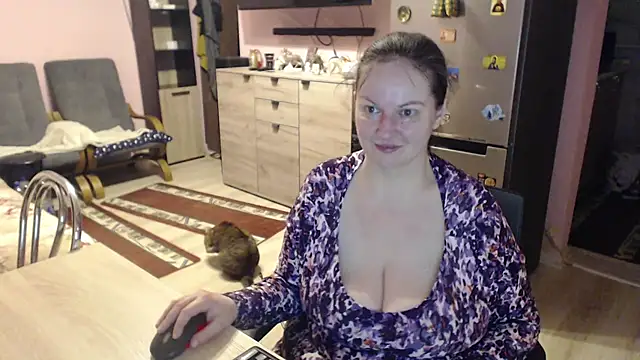 Snapshot of BustyLadyAlma chatting on March 23, 5:32 am BustyLadyAlma online show from March 23, 5:32 am
