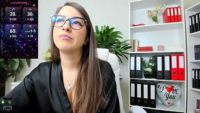 Snapshot of amayawest chatting on February 4, 4:48 am amayawest online show from February 4, 4:48 am