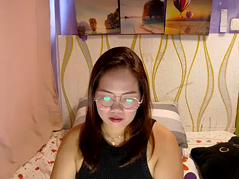 BURBERRY69 online show from February 3, 1:59 am