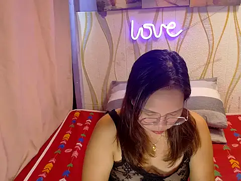 BURBERRY69 online show from March 1, 11:40 pm