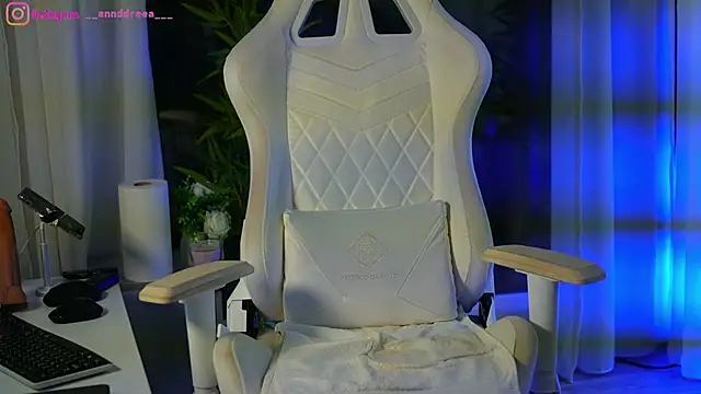 Snapshot of perfectt33n chatting on December 6, 11:44 am perfectt33n online show from December 6, 11:44 am