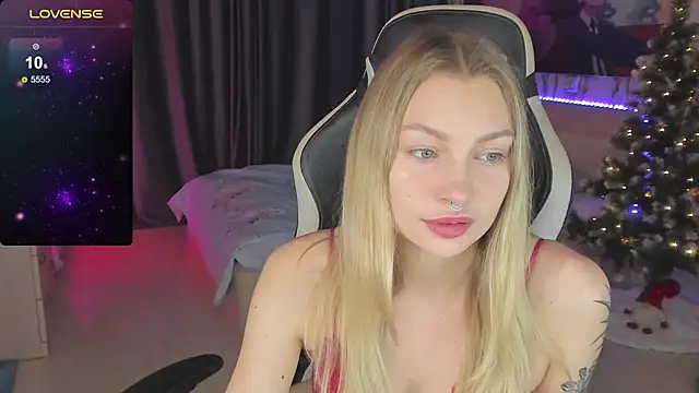 Snapshot of BiMolly chatting on December 27, 7:14 pm BiMolly online show from December 27, 7:14 pm