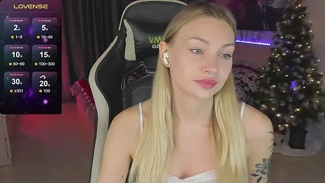 Snapshot of BiMolly chatting on January 4, 9:20 pm BiMolly online show from January 4, 9:20 pm