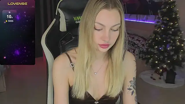 Snapshot of BiMolly chatting on January 9, 11:02 pm BiMolly online show from January 9, 11:02 pm