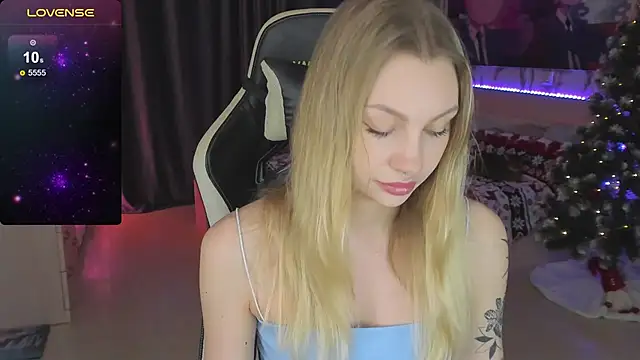 Snapshot of BiMolly chatting on February 24, 5:20 pm BiMolly online show from February 24, 5:20 pm