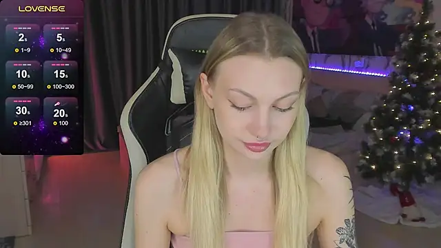 Snapshot of BiMolly chatting on February 25, 6:09 pm BiMolly online show from February 25, 6:09 pm