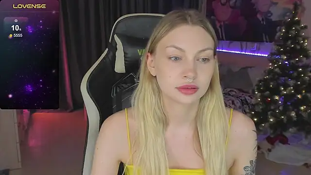 Snapshot of BiMolly chatting on February 27, 10:42 pm BiMolly online show from February 27, 10:42 pm