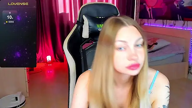 Snapshot of BiMolly chatting on September 11, 5:18 am BiMolly online show from September 11, 5:18 am