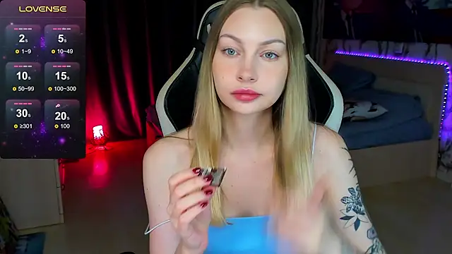 Snapshot of BiMolly chatting on October 8, 6:49 pm BiMolly online show from October 8, 6:49 pm