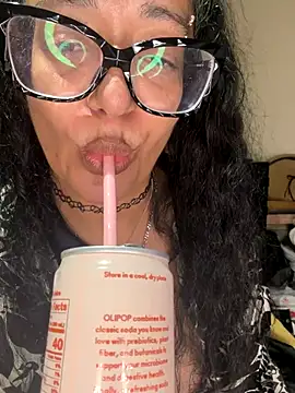 Snapshot of PichyPrettyPussy chatting on November 16, 4:34 pm PichyPrettyPussy online show from November 16, 4:34 pm