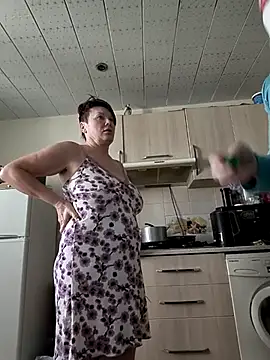  lady red  online show from March 16, 5:36 am