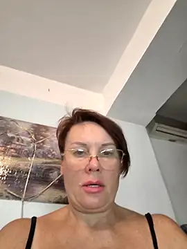  lady red  online show from September 16, 4:52 pm