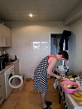  lady red  online show from October 25, 12:02 pm