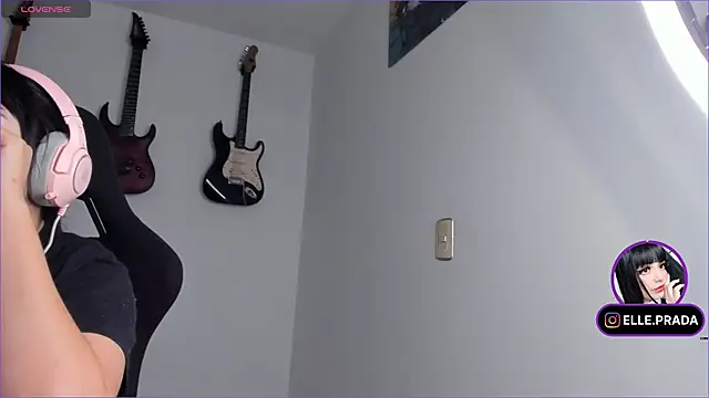 Elle online show from March 18, 5:10 pm