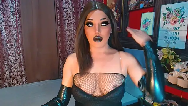 trixxielicious online show from October 31, 12:39 pm