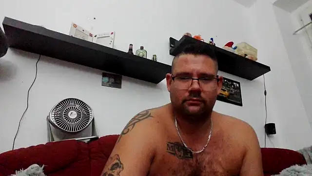 Snapshot of sexykevin17cm chatting on October 3, 2:30 am sexykevin17cm online show from October 3, 2:30 am