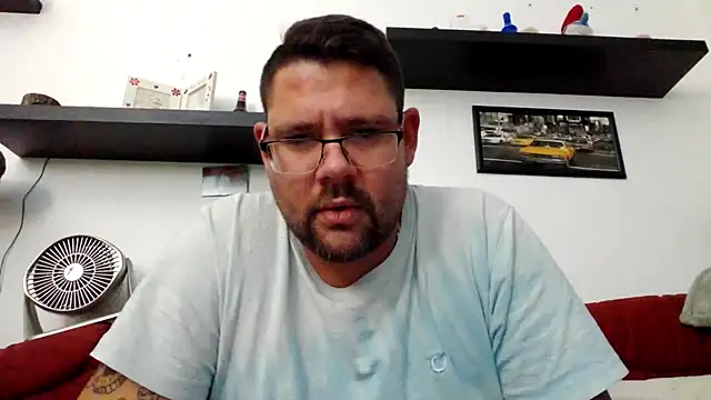 Snapshot of sexykevin17cm chatting on November 20, 3:45 pm sexykevin17cm online show from November 20, 3:45 pm