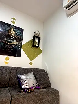 Snapshot of Shantal_Lovee chatting on November 23, 6:08 pm Shantal Lovee online show from November 23, 6:08 pm