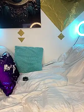 Snapshot of Shantal_Lovee chatting on December 16, 11:21 pm Shantal Lovee online show from December 16, 11:21 pm