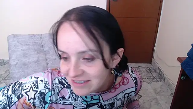 Snapshot of antara_hotgirl chatting on December 20, 7:50 pm antara hotgirl online show from December 20, 7:50 pm