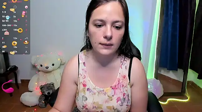 Snapshot of angelaagomez chatting on February 22, 12:27 am angelaagomez online show from February 22, 12:27 am