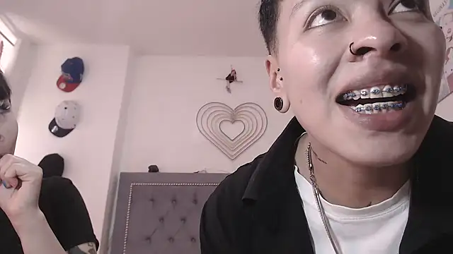 dulce maria x online show from February 5, 7:07 pm