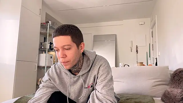 Snapshot of Harry_Jen chatting on December 22, 9:00 am Harry Jen online show from December 22, 9:00 am