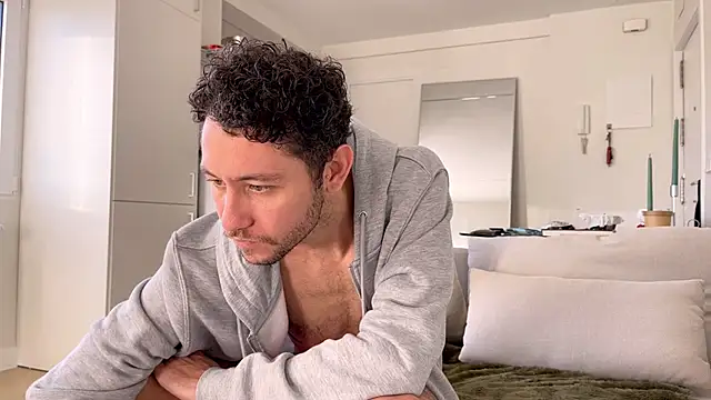 Snapshot of Harry_Jen chatting on December 23, 8:55 am Harry Jen online show from December 23, 8:55 am