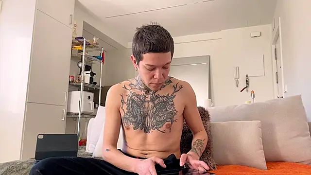 Snapshot of Harry_Jen chatting on January 19, 9:11 am Harry Jen online show from January 19, 9:11 am