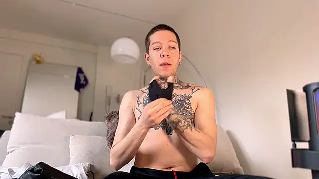 Snapshot of Harry_Jen chatting on March 9, 8:40 am Harry Jen online show from March 9, 8:40 am