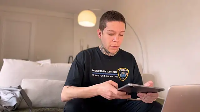 Snapshot of Harry_Jen chatting on March 14, 8:42 am Harry Jen online show from March 14, 8:42 am