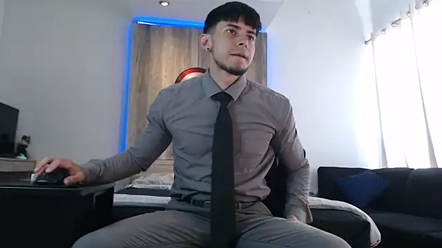 Snapshot of Andrew_4_ chatting on February 20, 6:35 pm Andrew 4 online show from February 20, 6:35 pm