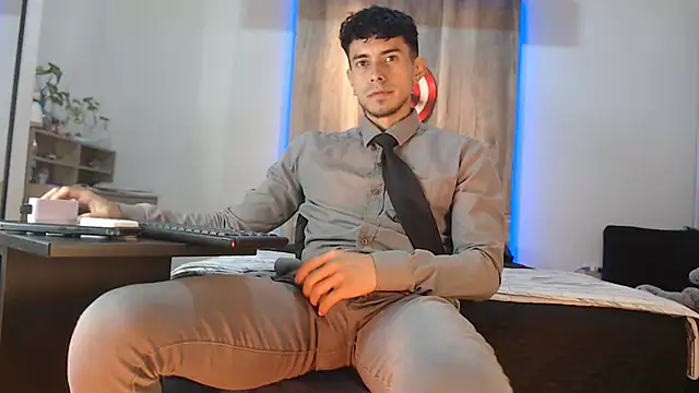 Snapshot of Andrew_4_ chatting on October 7, 3:04 am Andrew 4 online show from October 7, 3:04 am