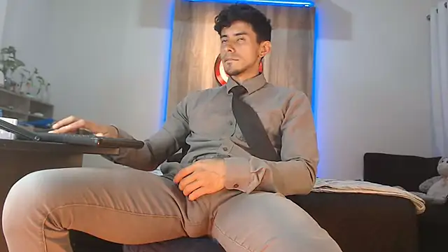 Snapshot of Andrew_4_ chatting on October 25, 4:31 am Andrew 4 online show from October 25, 4:31 am