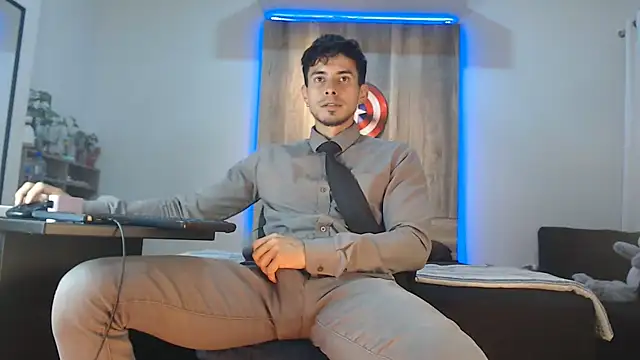 Snapshot of Andrew_4_ chatting on November 15, 1:36 am Andrew 4 online show from November 15, 1:36 am