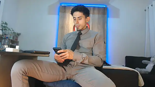 Snapshot of Andrew_4_ chatting on November 16, 8:31 am Andrew 4 online show from November 16, 8:31 am