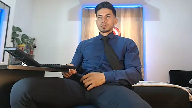 Andrew 4  online show from January 11, 11:43 pm