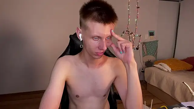 Snapshot of vladdymeow chatting on December 22, 2:49 am vladdymeow online show from December 22, 2:49 am